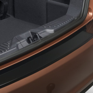 ClimAir®* Oblikovana zaščita zadnjega odbijača, sijoče črna